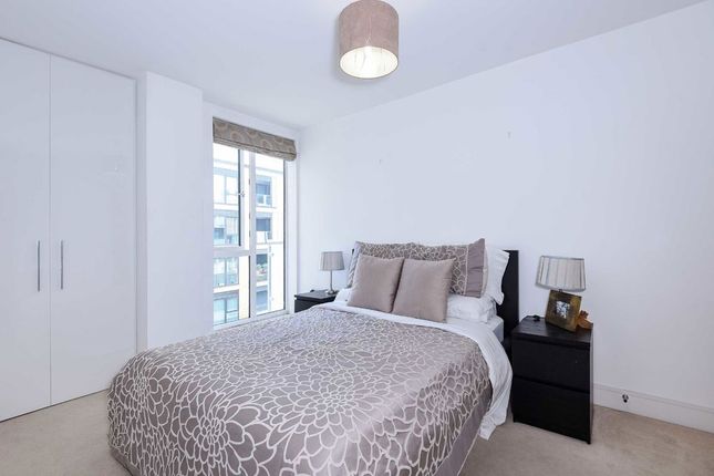 44 Charterhouse Apartments, 21, Eltringham Street, London photo 4