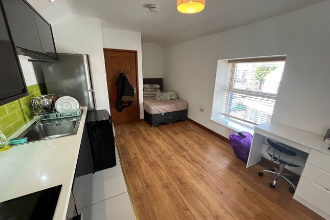 Studio to rent in Walter Road, Swansea