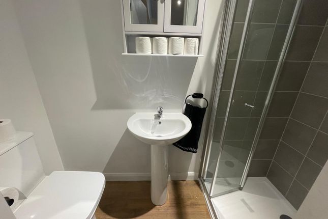 6, Greycaine Road, Watford photo 3