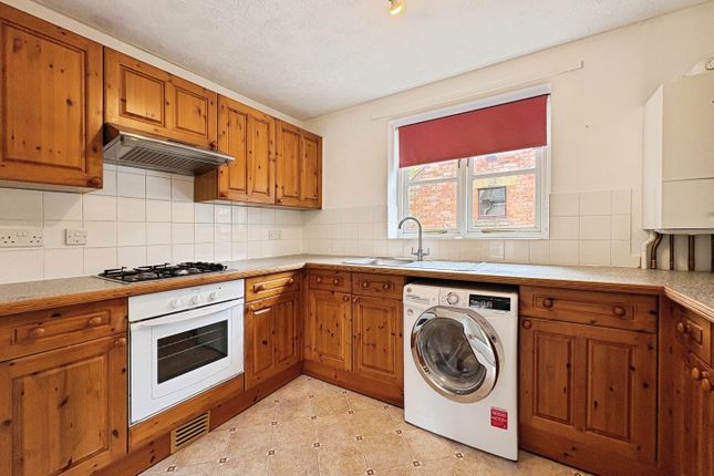 Flat 4 Flowers House, 15, Hendford, Yeovil photo 4