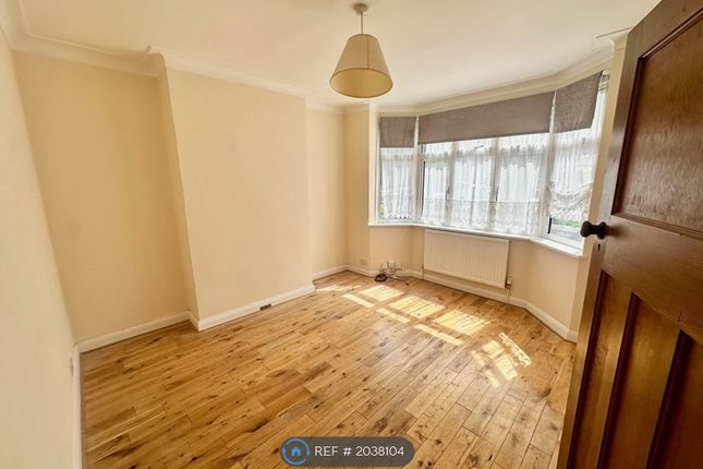 Semi-detached house to rent in Hampden Road, Hitchin