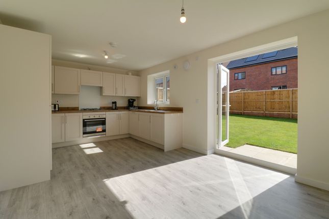 45 Thomas Cooper Drive, Gainsborough photo 3