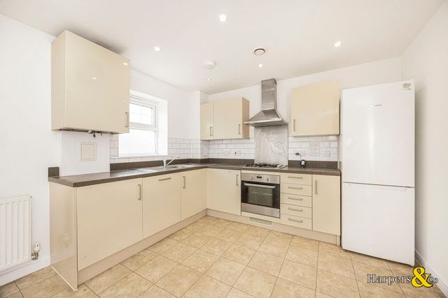1 Wells View Drive, Bromley photo 2