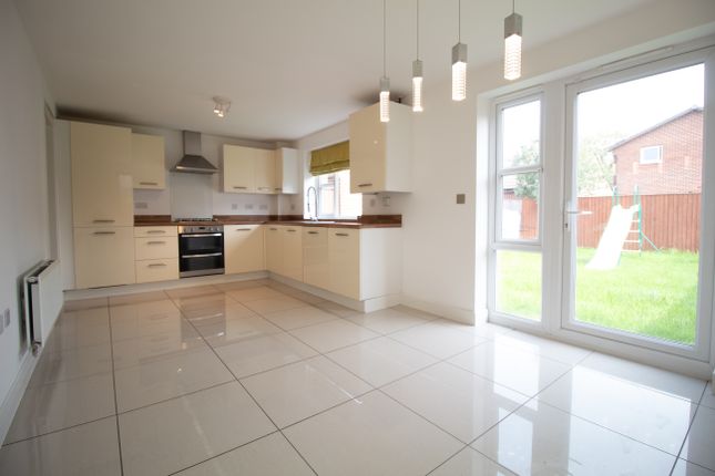43, Autumn Way, Nottingham photo 2