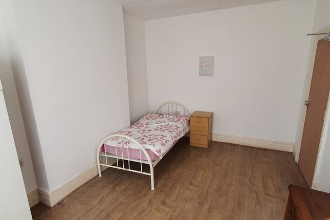Thumbnail Room to rent in Gladstone Road, Sparkbrook, Birmingham