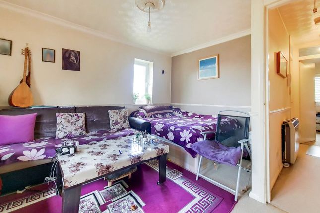 Thumbnail Flat for sale in Mandeville Court, Chingford, London