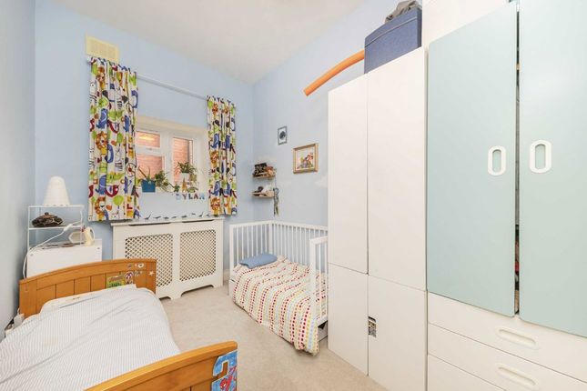 Flat 1, 87, Hopton Road, London photo 4