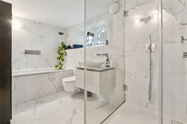11, Diana House, 2, Holt Gardens, London photo 4