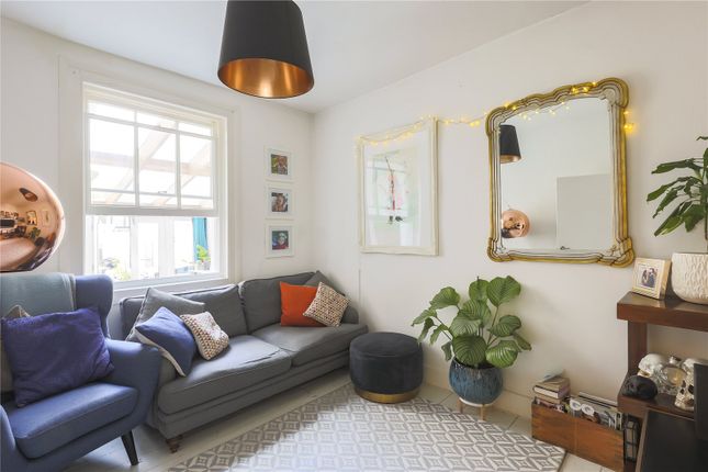 Flat for sale in Ormond Road, Archway, London