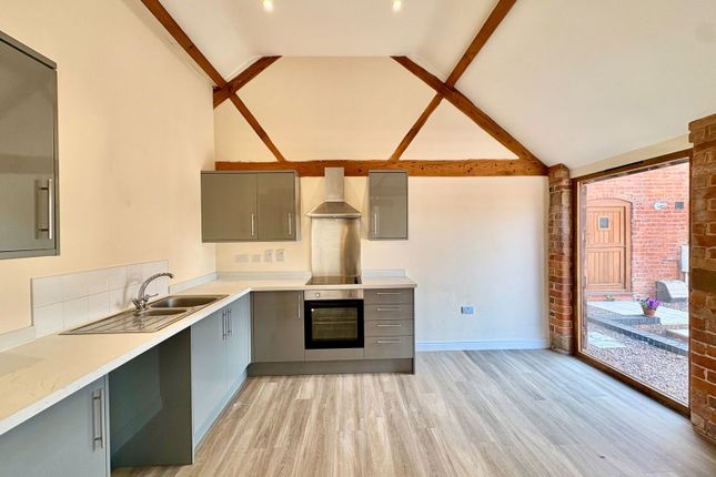 3 Manor Courtyard, Upton Road, Powick photo 3