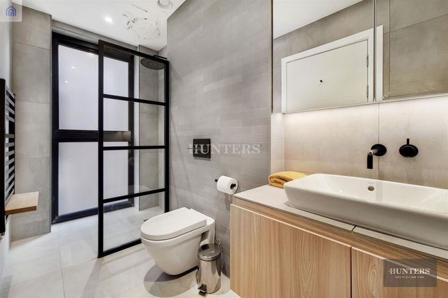 Flat for sale in Luxe Tower, London