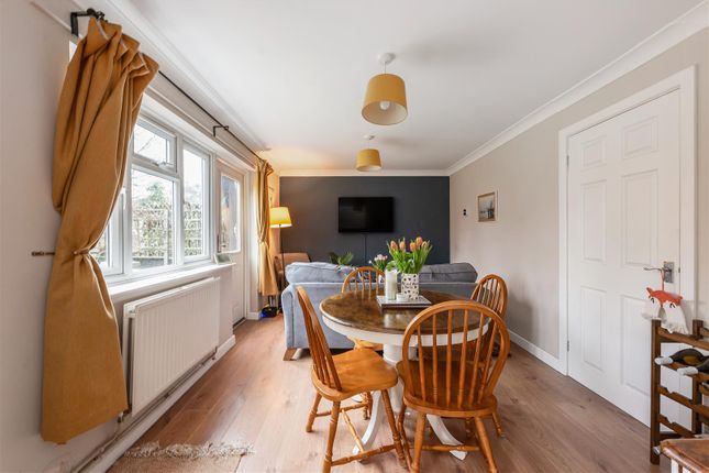 11, Avon Court, Andover photo 4