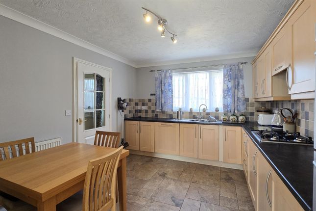 3, Chestnut Close, Lutton Spalding photo 3