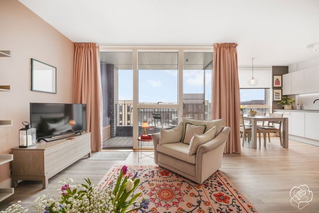 12 Hyett Court, Honour Lea Avenue, London photo 4