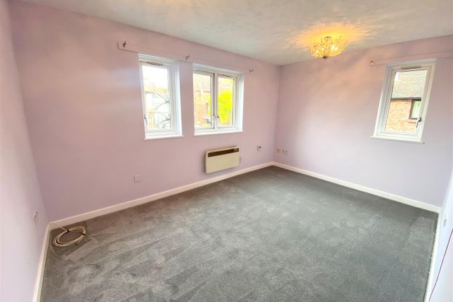 11, Hanover Court,, Quaker Lane, Waltham Abbey photo 3