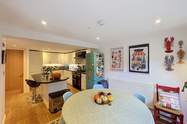 47 High Street, Bridgend photo 2