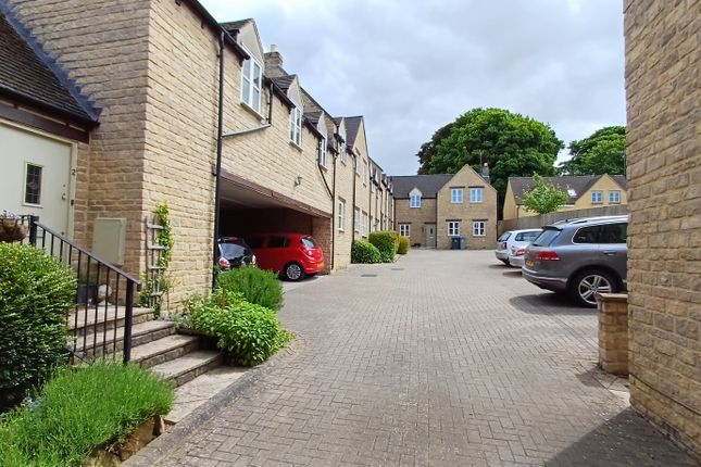 Thumbnail Flat for sale in Albion Street, Chipping Norton