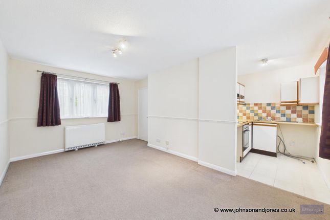 1 Foundry Mews, Gogmore Lane, Chertsey photo 4