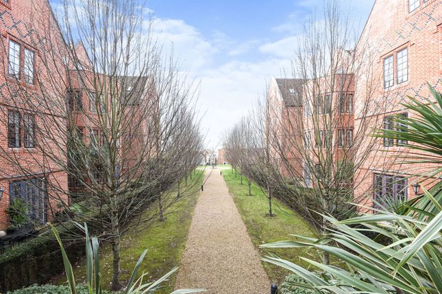 Flat for sale in The Galleries, Warley, Brentwood