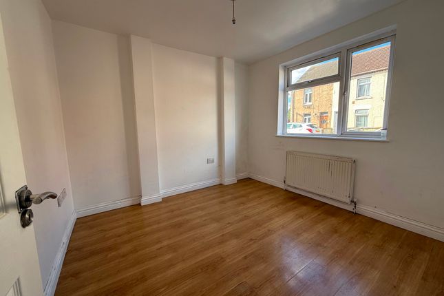 69 Fenlake Road, Bedford photo 3