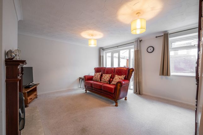 7, Willow Road, Barton-under-Needwood photo 4