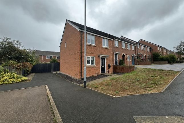 3-bed house on 24, Tyrian Street, Nottingham, £1,150/mo