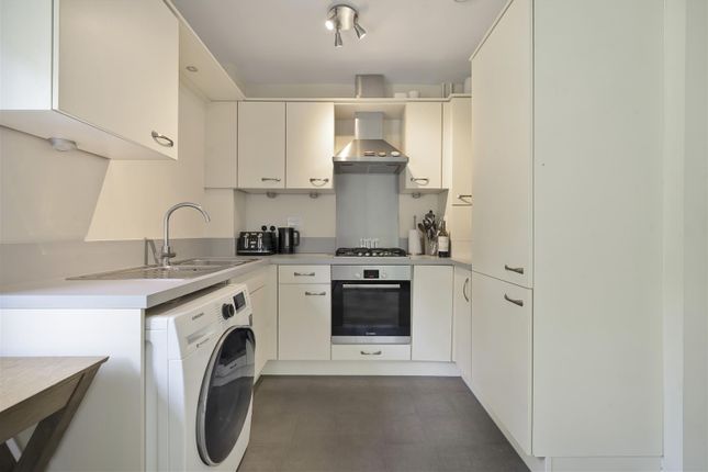 Flat for sale in Charlotte Close, Caversham, Reading