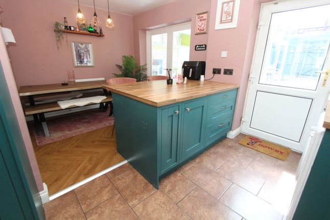 10, Bournebrook Close, Dudley photo 4