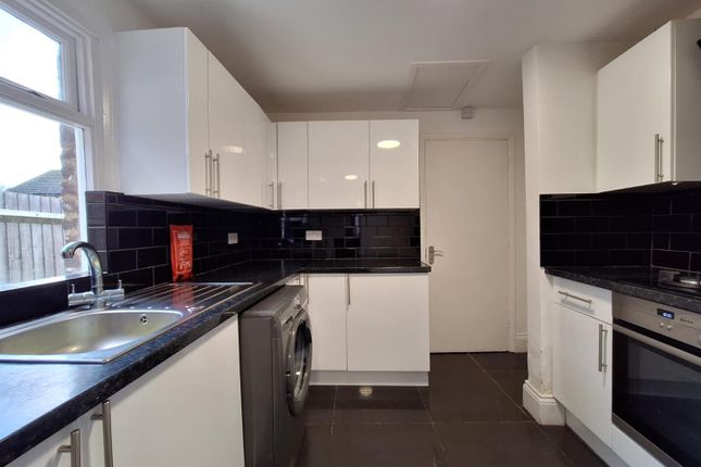 19 Almond Road, London photo 2