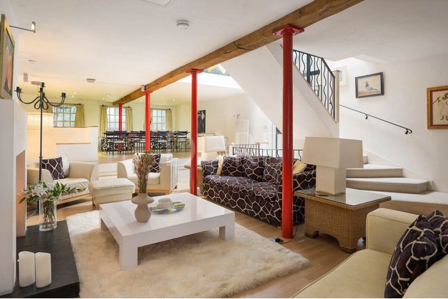 Thumbnail Terraced house for sale in Bourlet Close, London