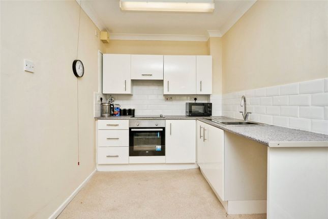 Flat 17, Savoy Court,, Town Lane, Isle of Wight photo 2