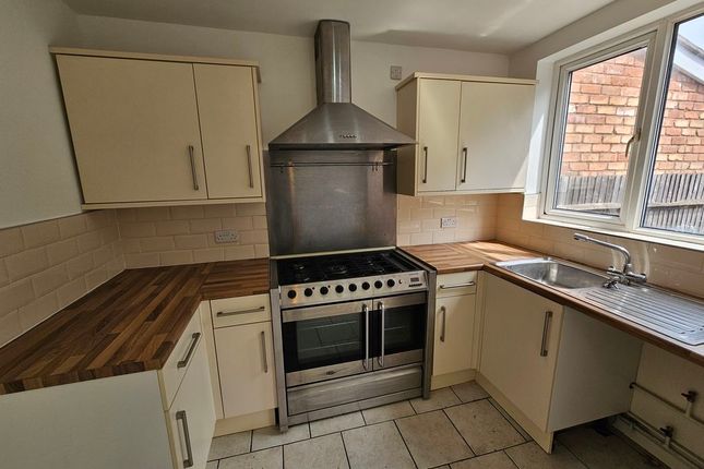 98, Poole Crescent, Birmingham photo 4