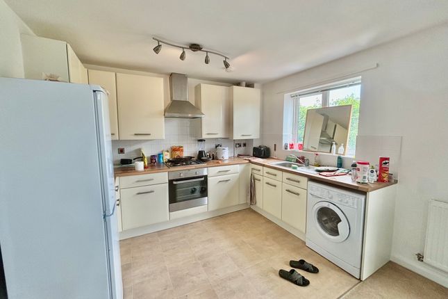 65, Peterborough photo 2