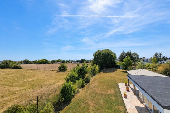 20 Scrub Lane, Hadleigh, Essex photo 2
