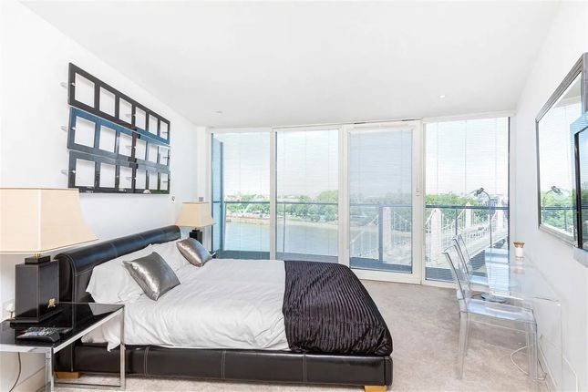 Flat for sale in Queenstown Road, Battersea