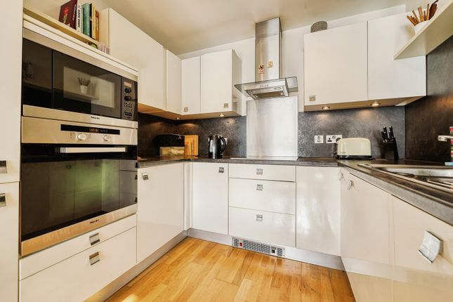 Flat for sale in Queen Square Apartments, Bell Avenue, Bristol