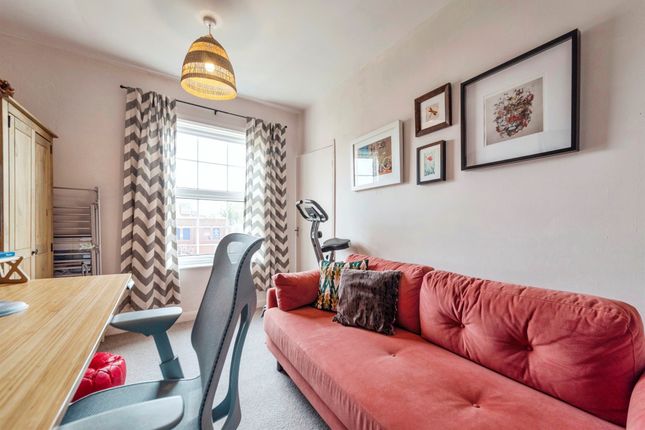 Town house for sale in Crown Street, Newark