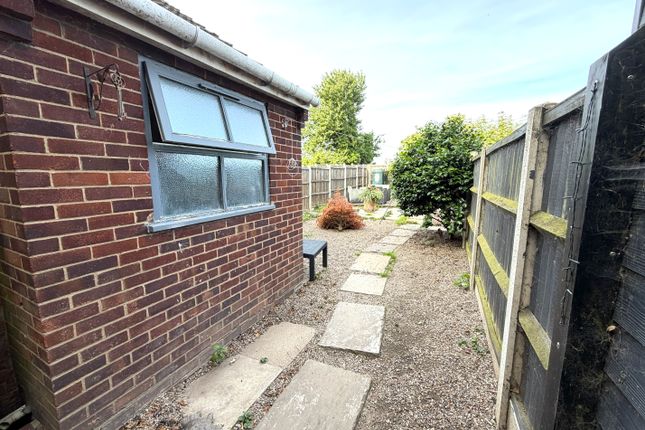 27, Hall Road, Martham photo 3