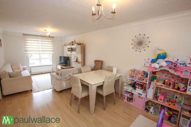 Kennedy Close, Waltham Cross photo 2