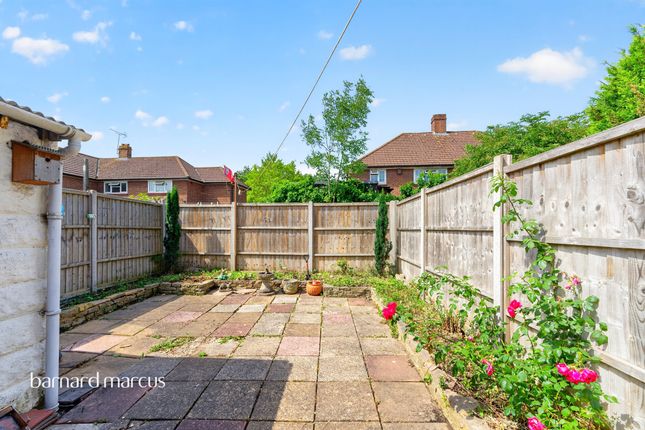 7, Hatton Green, Feltham photo 4