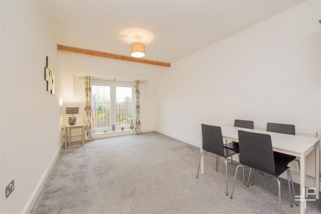 8, Heathlea Gardens, Wigan photo 2