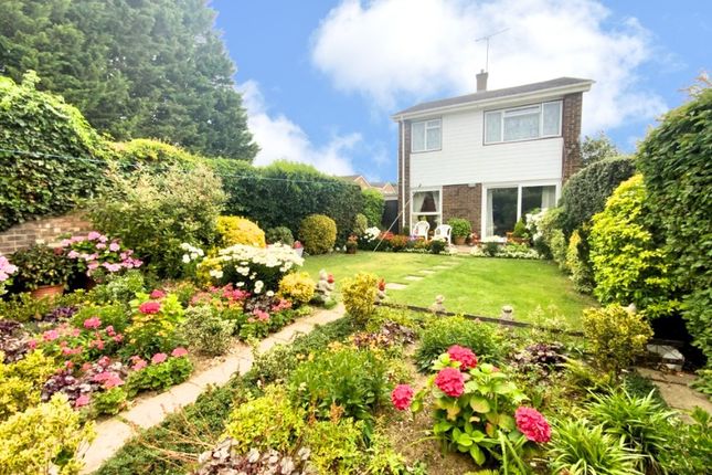 Detached house for sale in Benson Close, Luton, Bedfordshire