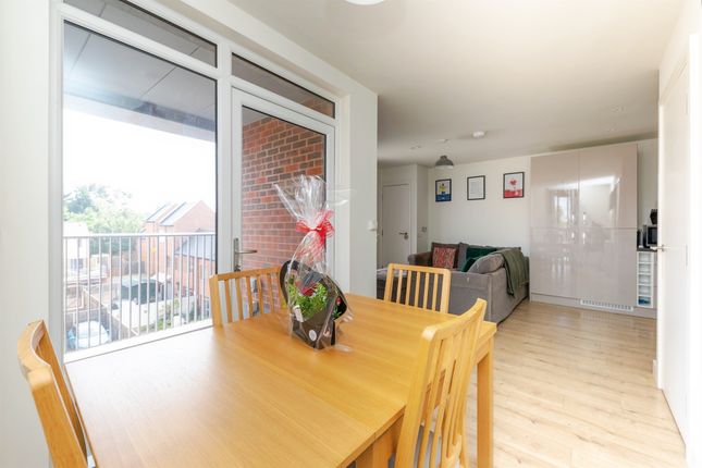 9, Clavering Court, The Ridgeway, Hertford photo 3