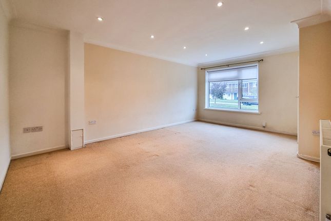 12 Brinsworth Close, Twickenham photo 4