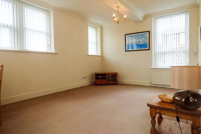 Flat to rent in Acland Hall, Lady Park Avenue, Bingley