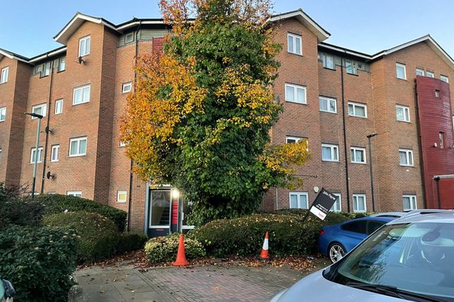 Thumbnail Flat for sale in Meadowford Close, London