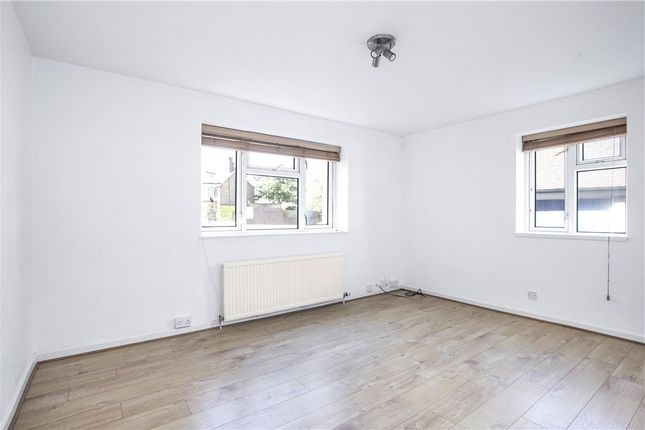 38, The Willoughbys, East Sheen photo 3