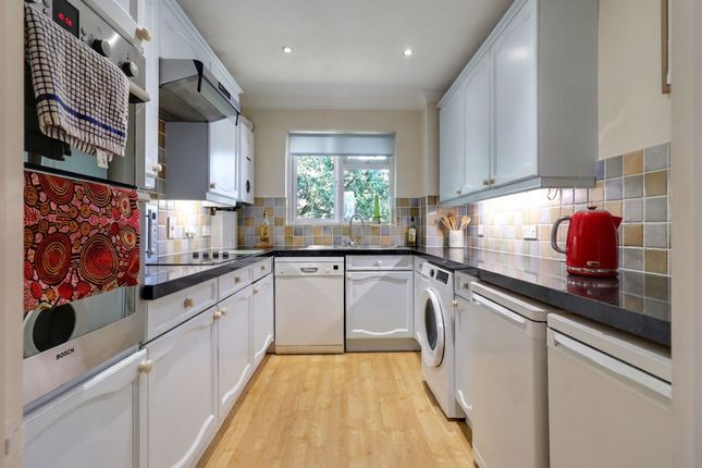 17 The Willows Albany Crescent, Esher photo 4
