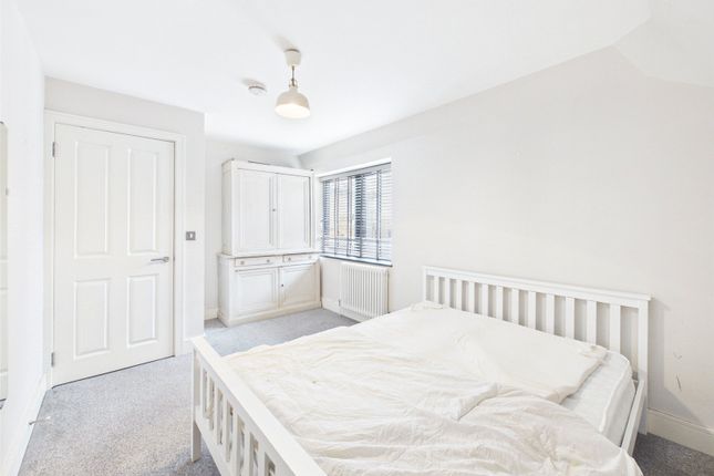 Flat 3 Ashby House,, Swan Street, Isleworth photo 4