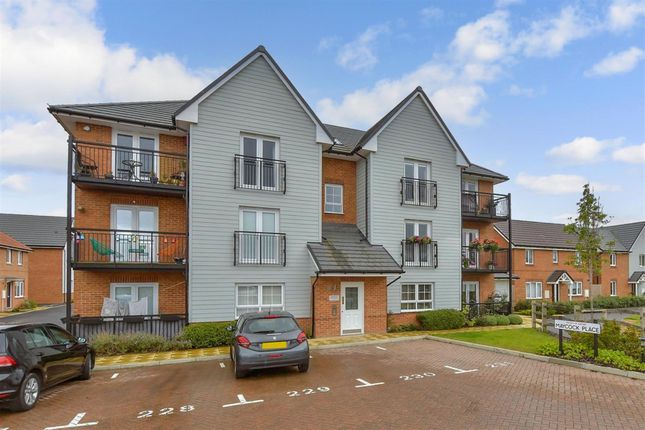 2-bed flat on Hobbs Court, Maycock Place, Hythe, £230,000